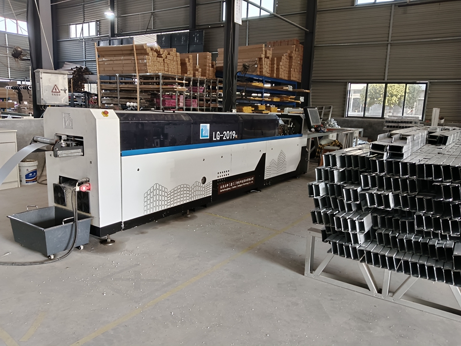 輕鋼別墅輕鋼龍骨機(jī)器價(jià)格(圖2)